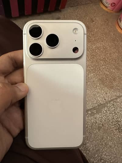 Apple iPhone 17 Pro jv white