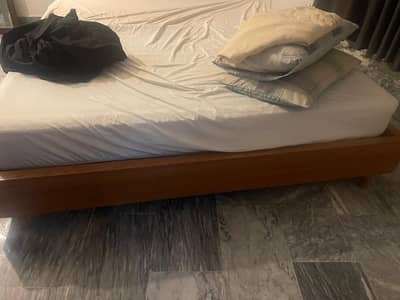 double bed/wooden double bed