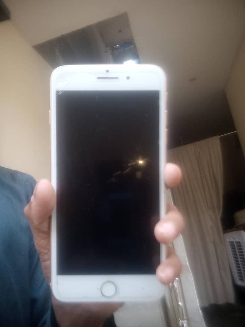 Apple iPhone 8 Plus 1
