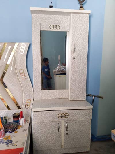 Bed 5x5.5 with mattress & dressing table lamination