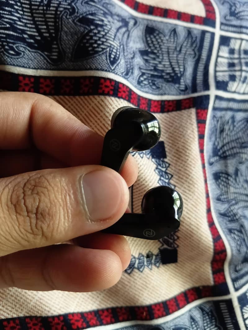 ZERO QUANTUM Earbuds 1