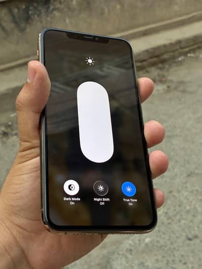 Apple iPhone 11 Pro Max whatsap par rabta karna
