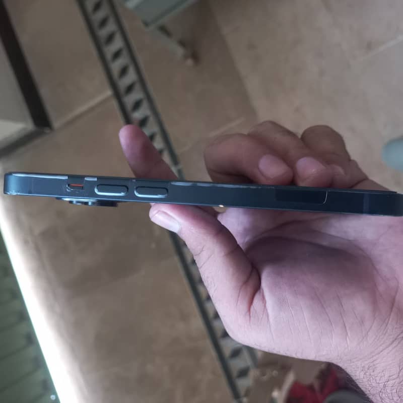 Apple iPhone 14 3