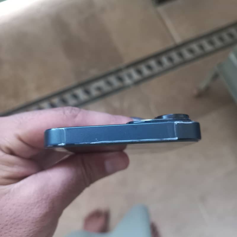 Apple iPhone 14 5