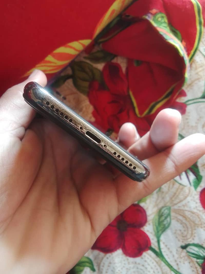 Apple iPhone X 5