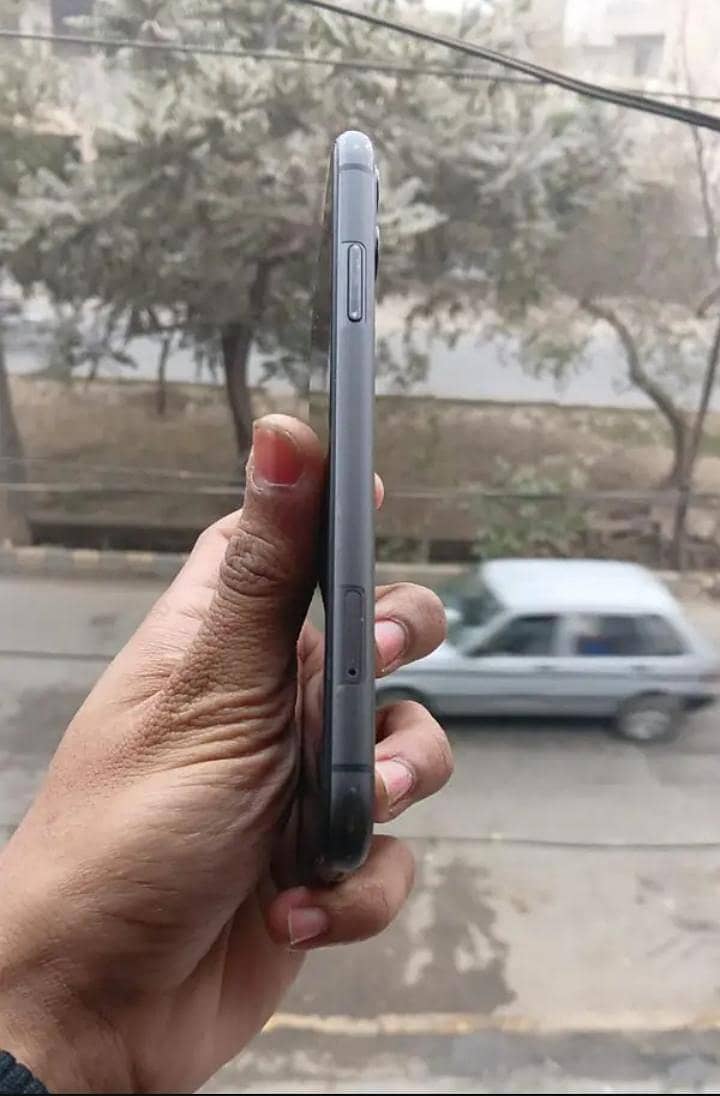 Apple iPhone 11 3