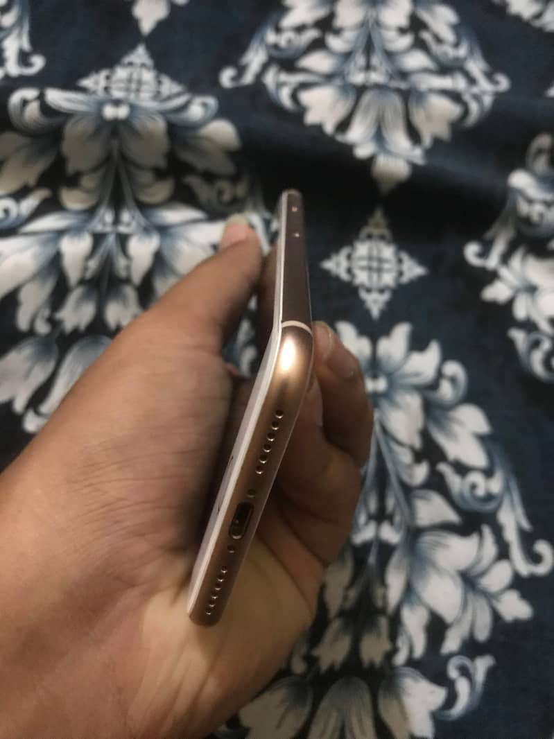 Apple iPhone 8 1
