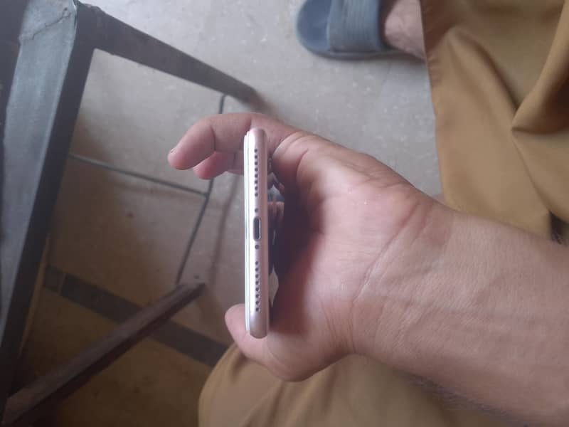 Apple iPhone 7 Plus 3