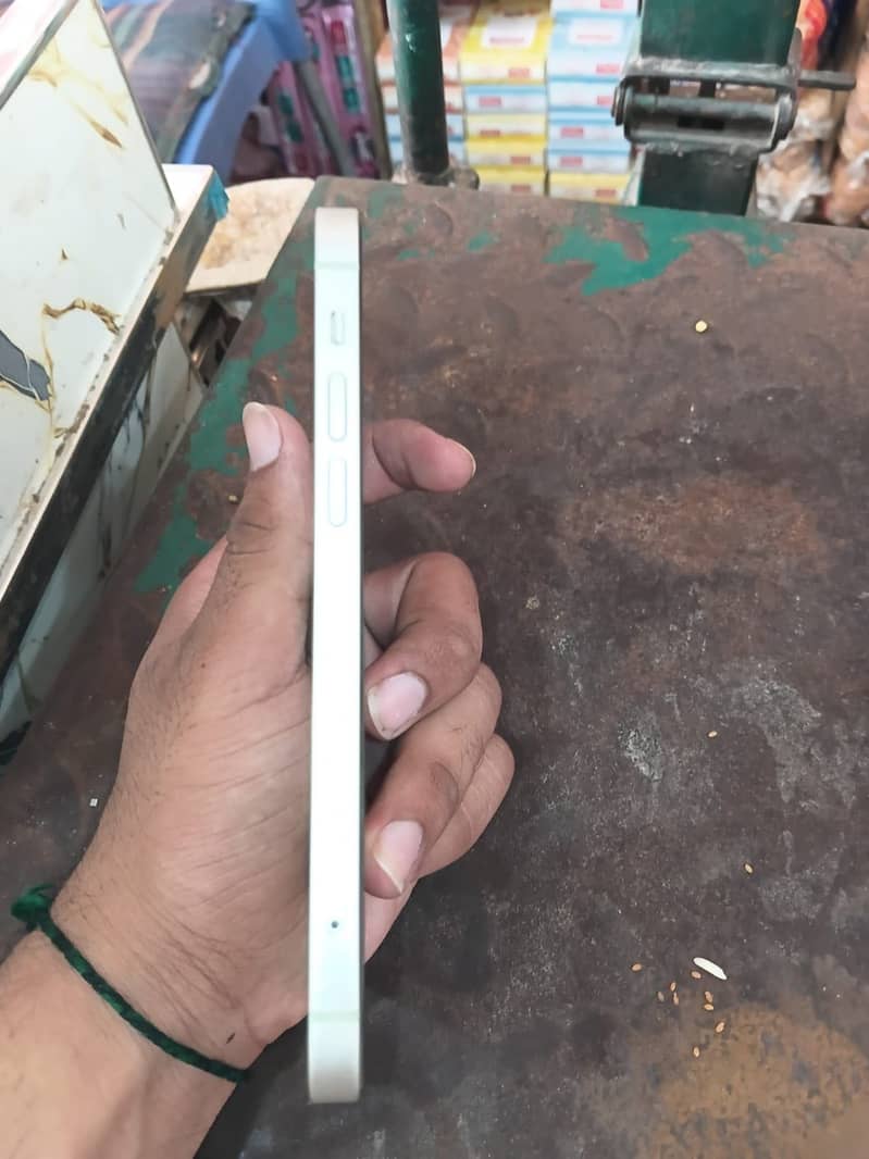 Apple iPhone 12 1