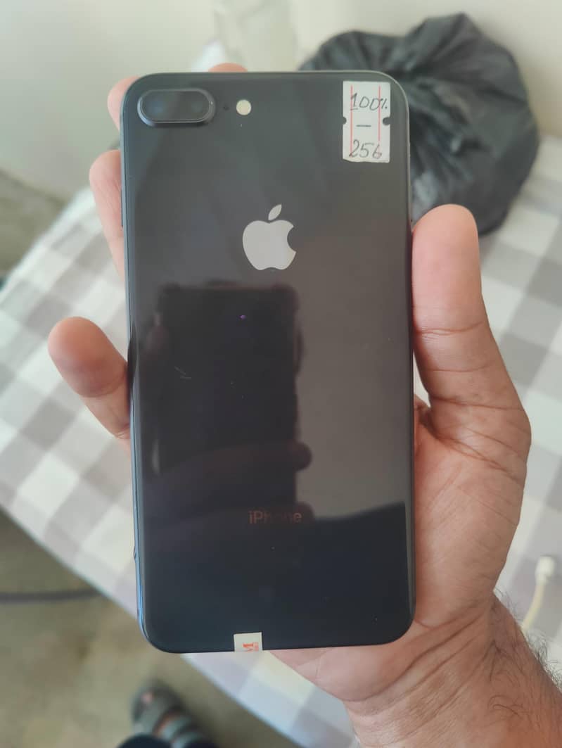 Apple iPhone 8 Plus 3
