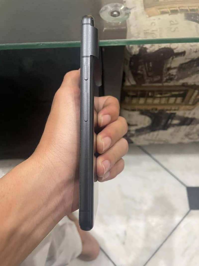 Google Pixel 8 4