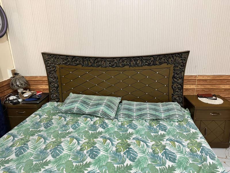 Bed with side tables 3