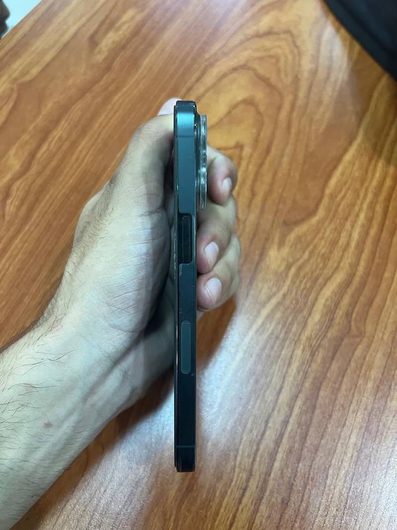 Apple iPhone 13 Pro 2