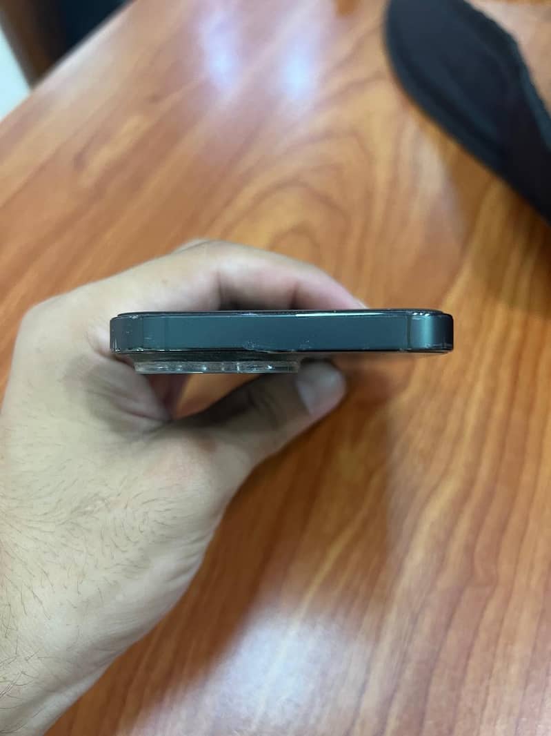 Apple iPhone 13 Pro 4
