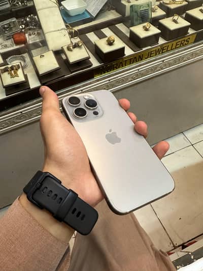 Apple iPhone 15 Pro Factory Unlock With Box
