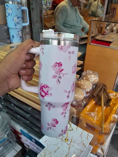 1 x Stainless Steel Travel Mug, 1 x Lid, 1 x Straw