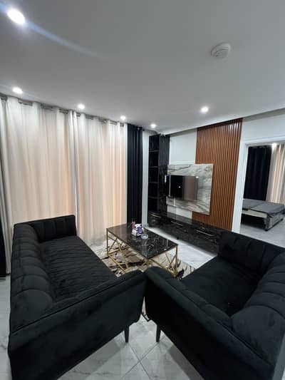 Fully furnished luxury apartment on daily basis in bahria town lahore