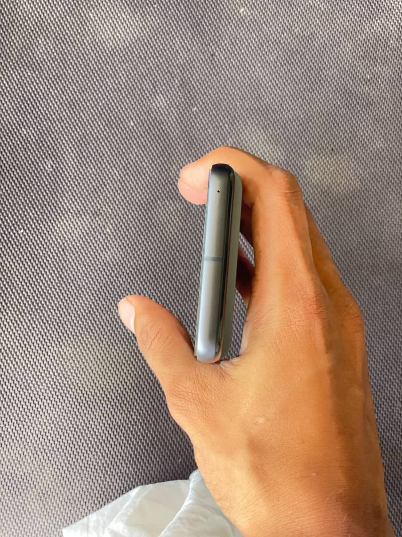 Google Pixel 8 4