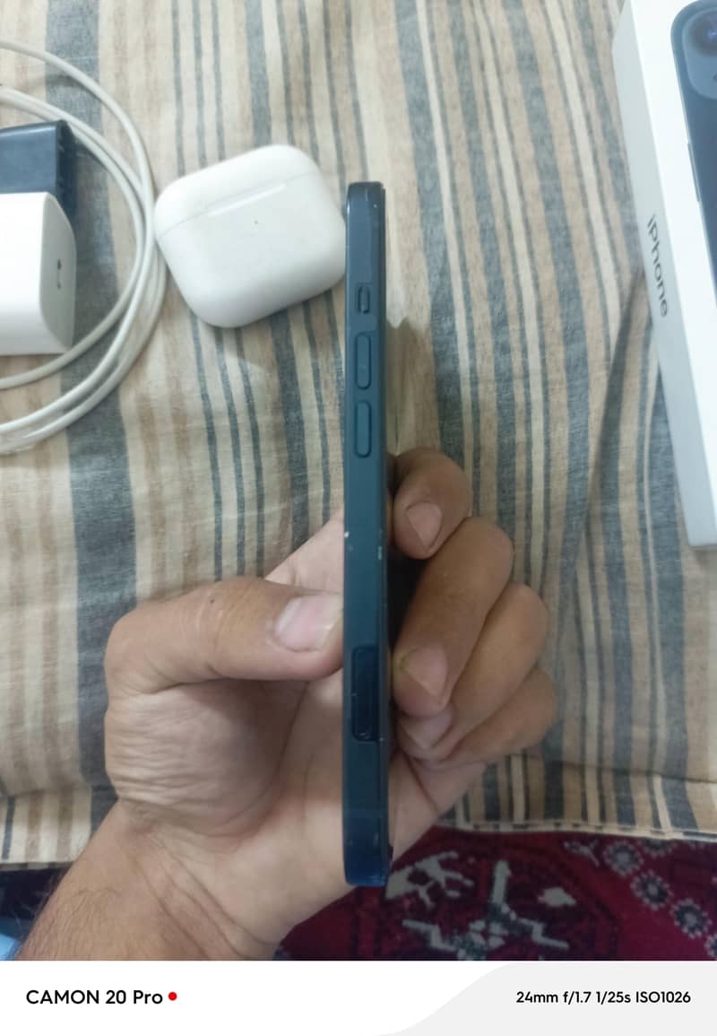 Apple iPhone 13 2