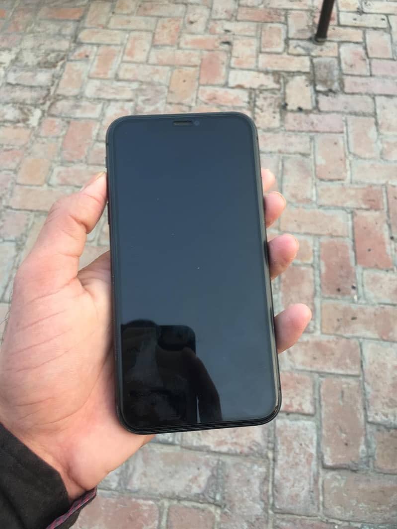 Apple iPhone 11 4