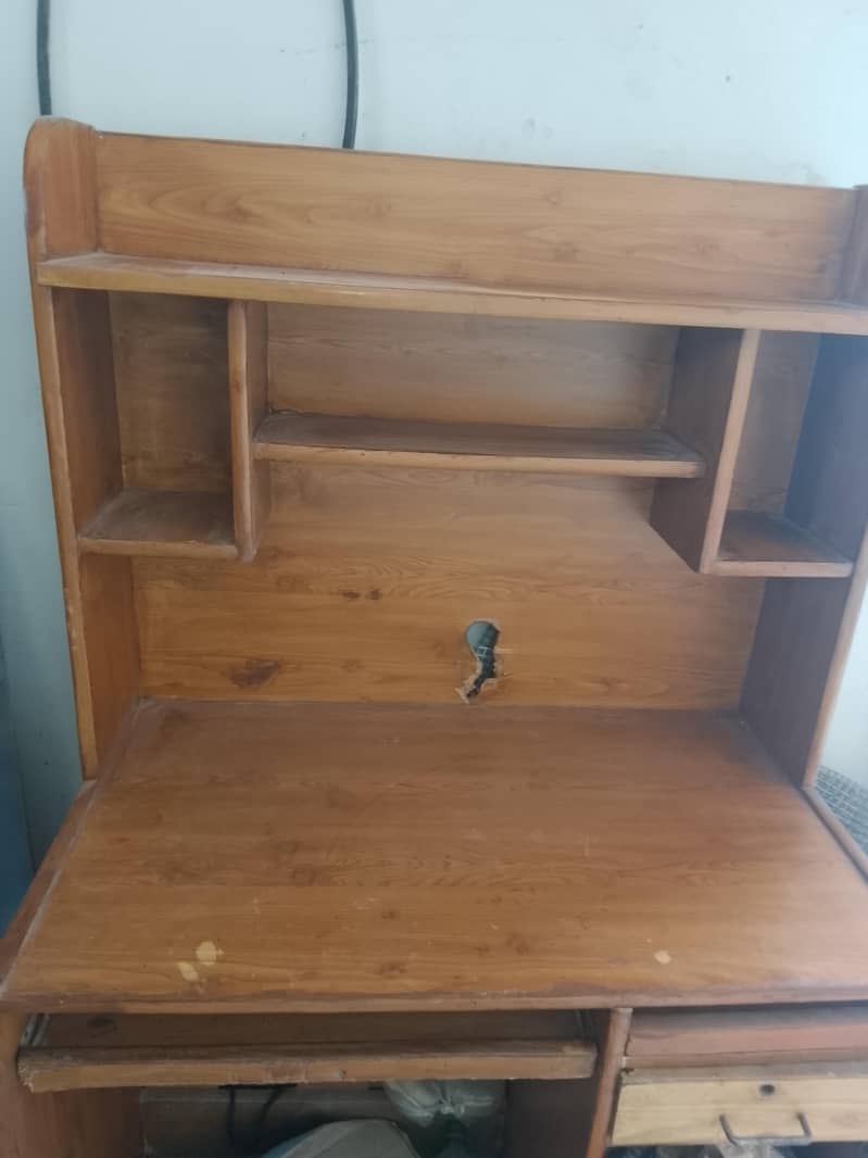 Computer Table – Strong and Durable 0