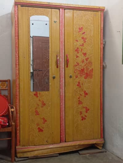 Purani Almari 2 doors for sale neeche se thodhi kharab he bas baqi ok