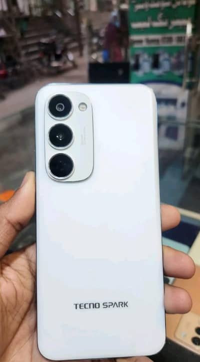 techno spark 40 pro Plus 8/256gb with box whtsaap number 0344/4550/889