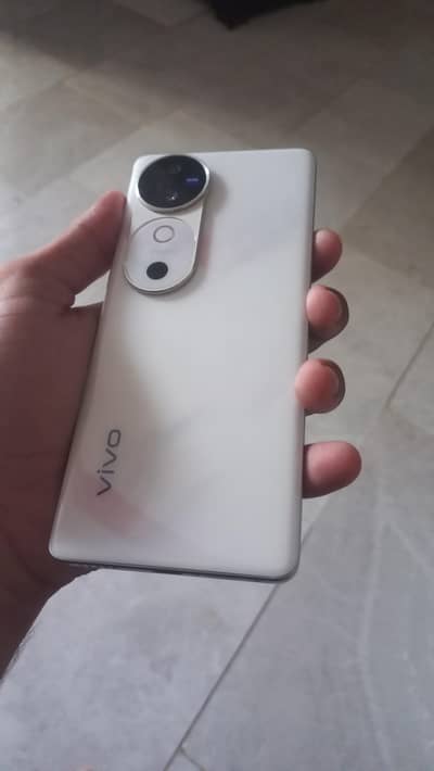 Vivo V40
