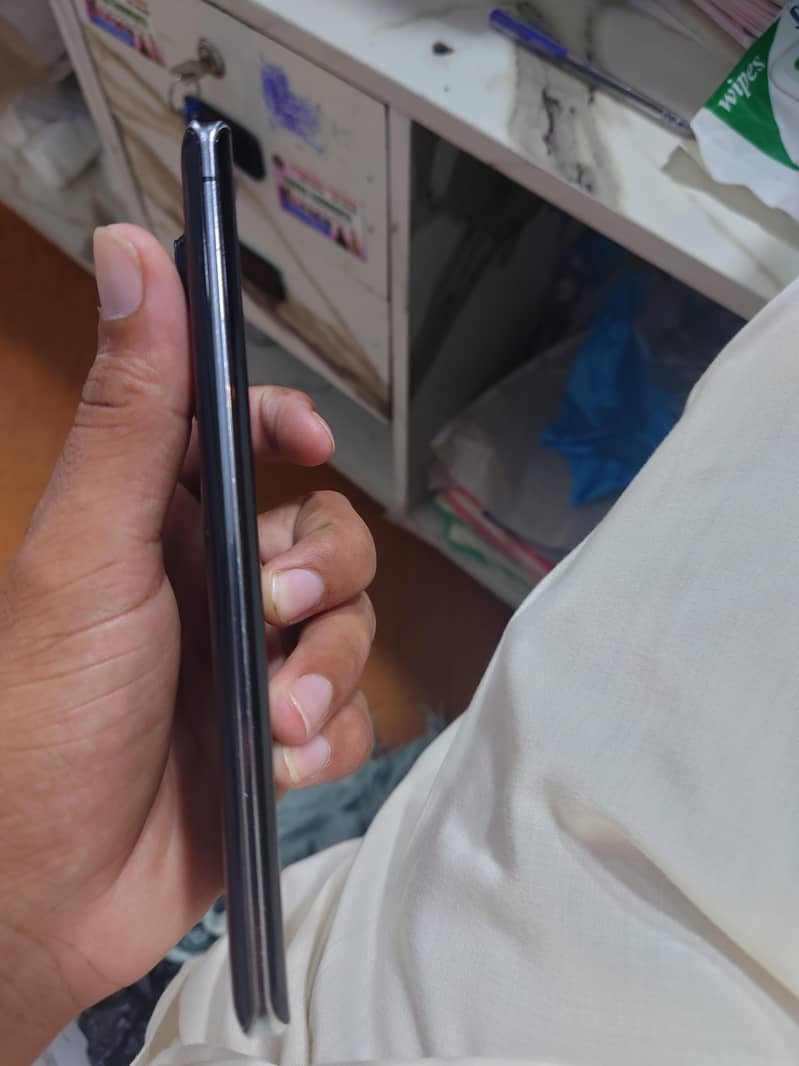 Sharp Aquos R6 3