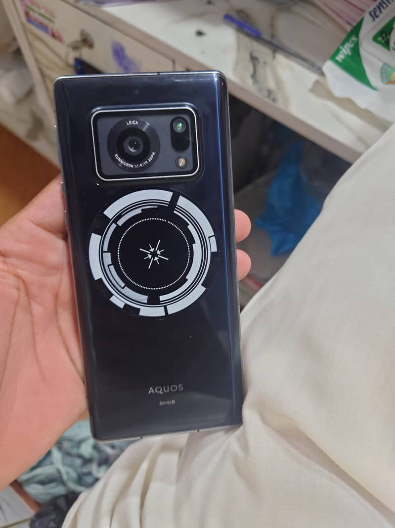 Sharp Aquos R6 4
