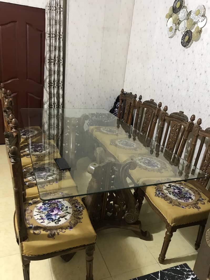 Dining table & chairs 0