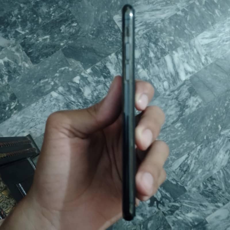 Apple iPhone X 3