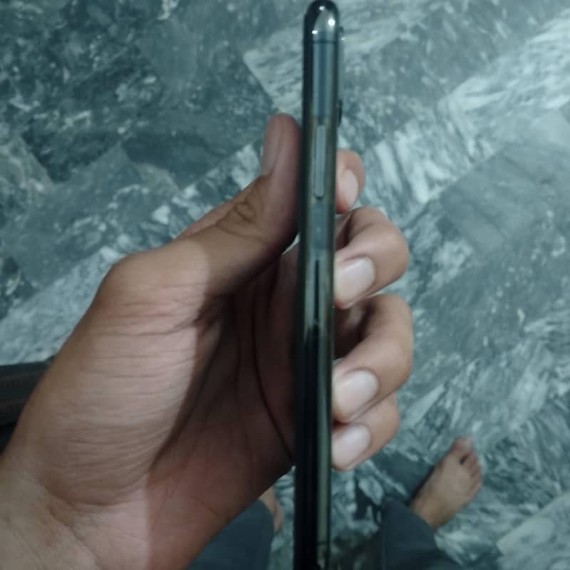 Apple iPhone X 4