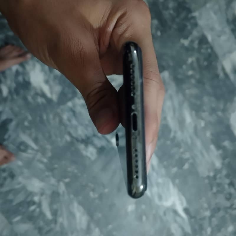 Apple iPhone X 5