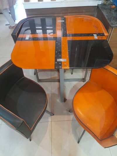 dining table beautiful and strong Design