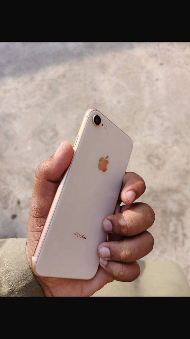 Apple iPhone 8 1