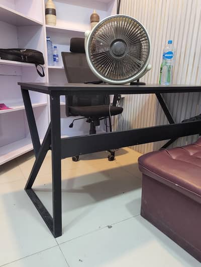 office table and chair good condition