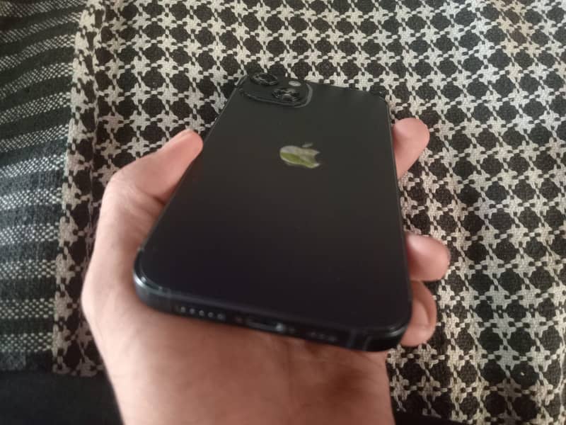 Apple iPhone 13 4