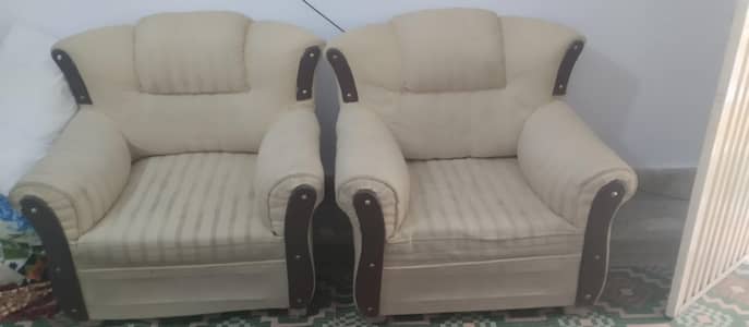 2 Peace Sofas for sale on urgent base