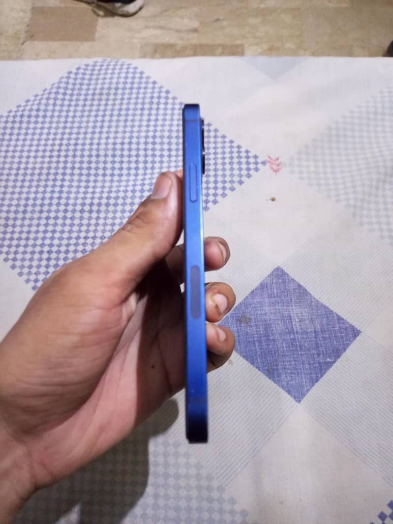 Apple iPhone 12 3