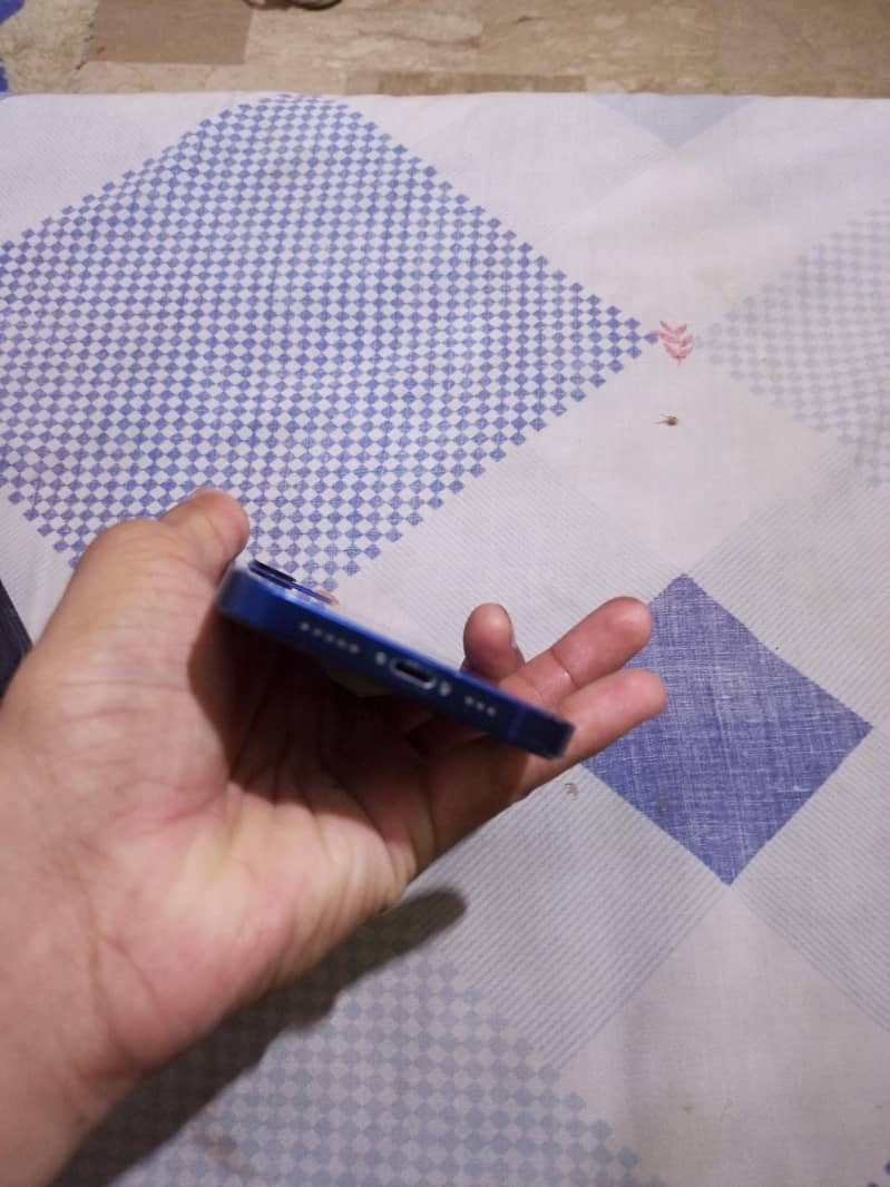 Apple iPhone 12 6