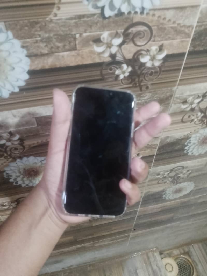 Apple iPhone 11 Pro 2