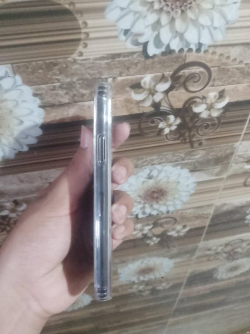 Apple iPhone 11 Pro 4