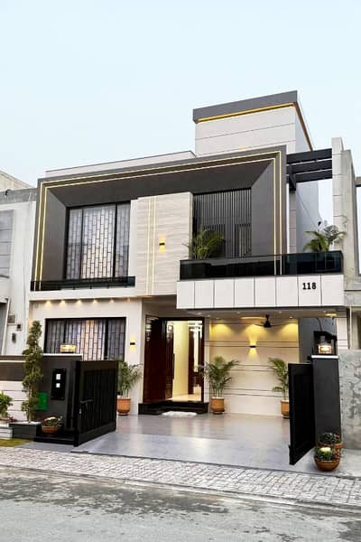 10 Marla House Available For Rent In Bahria Town | Modern Designe | Hot location