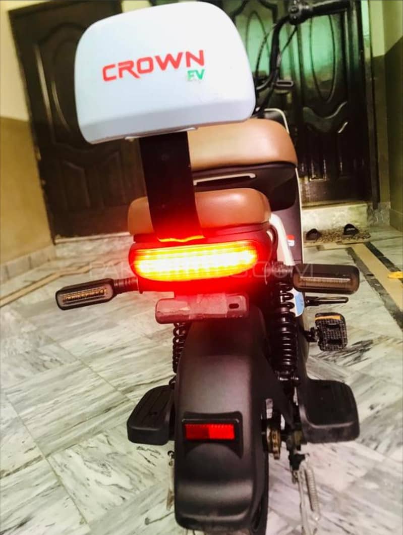 Crown EV Smart 7