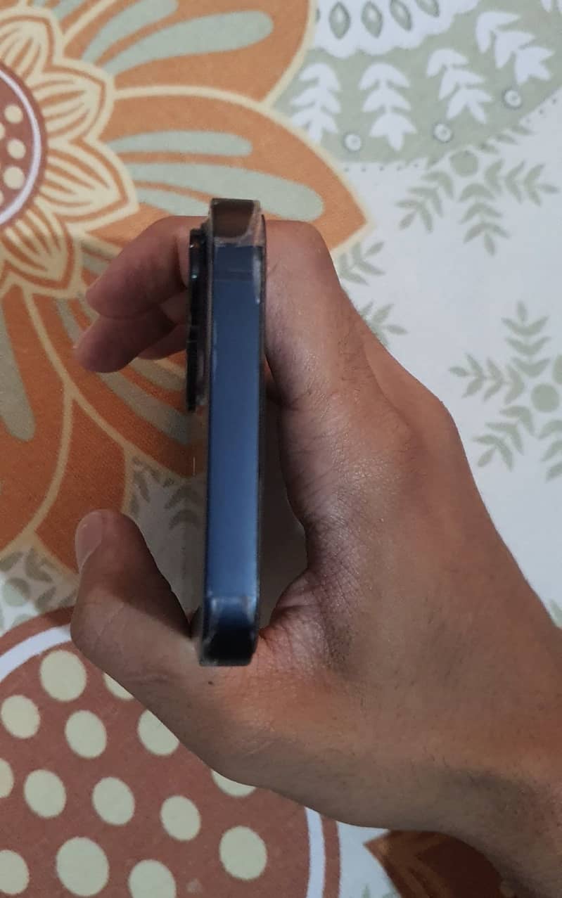 iPhone 13 6