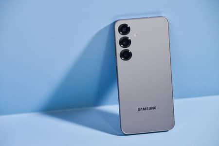 Samsung S25 brand new with box bahir sey aya ha