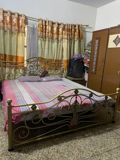 1Bed with Side Table mirror stand