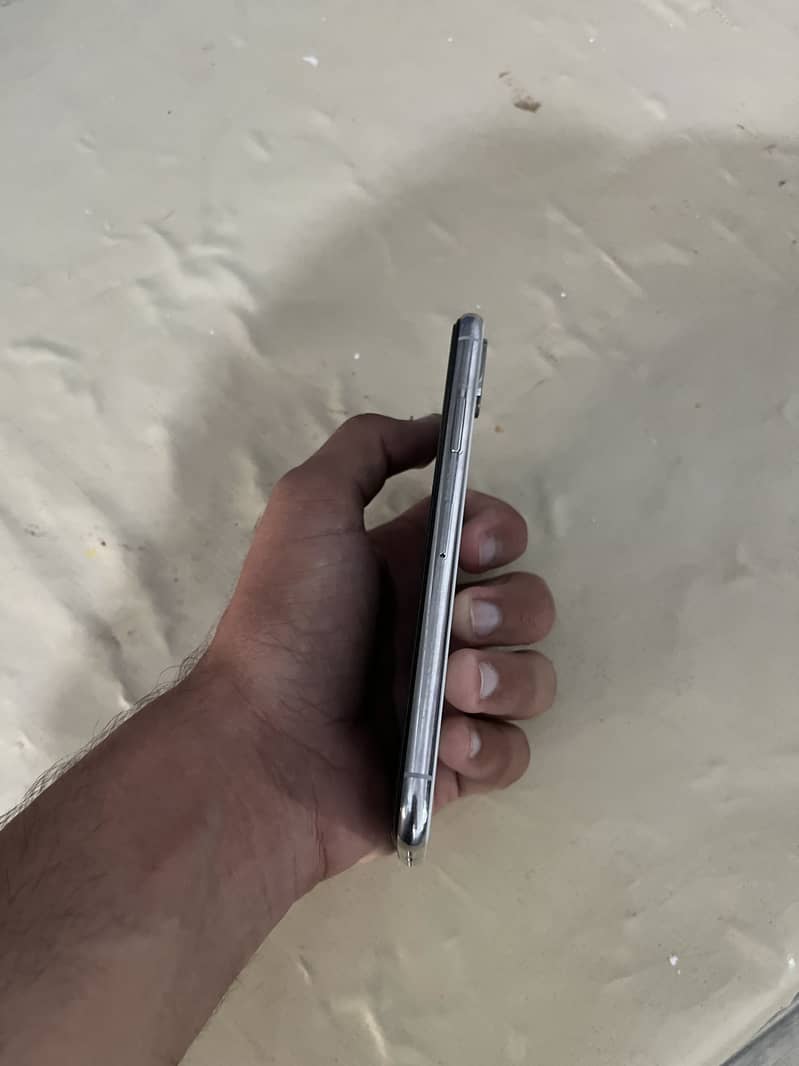 Apple iPhone X 5