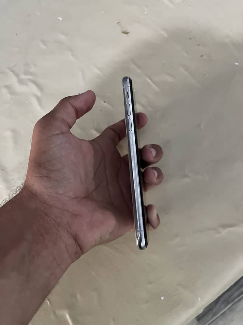 Apple iPhone X 6